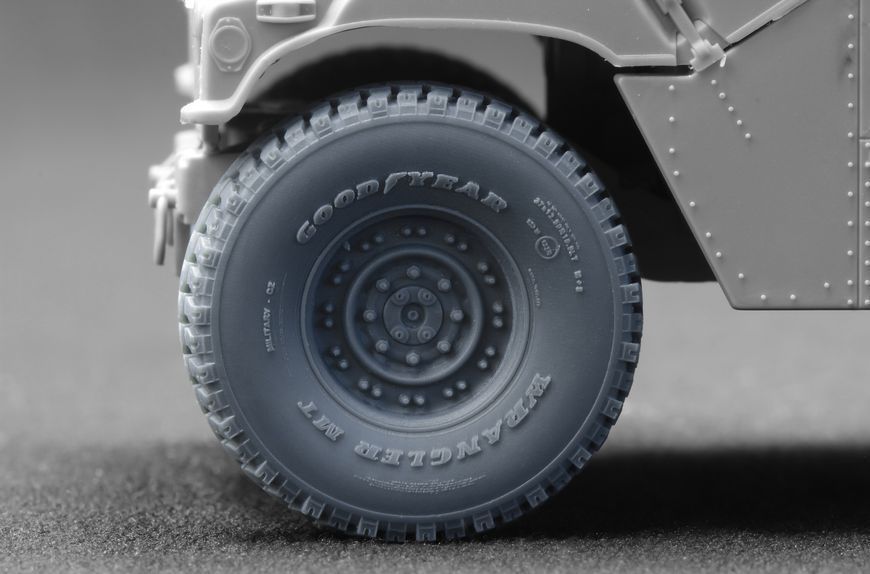 HMMWV MT 24-bolt Ordinary Wheel Set for ICM, Academy, 1:35