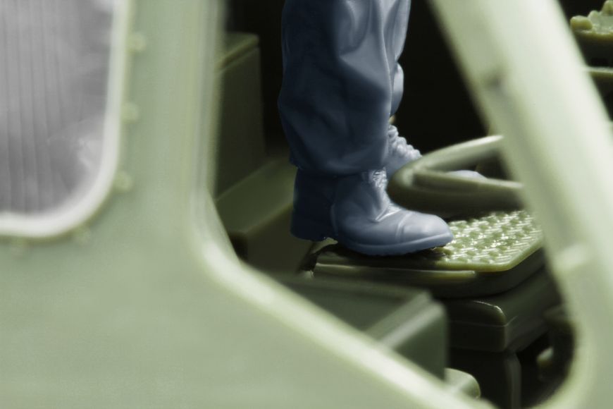 British Stalwart Commander in Cockpit, figure, 1:35