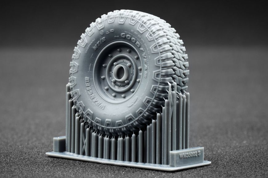 HMMWV MT/R 12-bolt Ordinary Wheel Set for ICM, Academy, 1:35