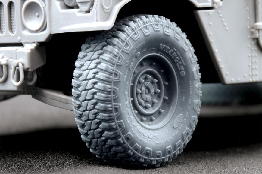 HMMWV MT/R 12-bolt Ordinary Wheel Set for ICM, Academy, 1:35