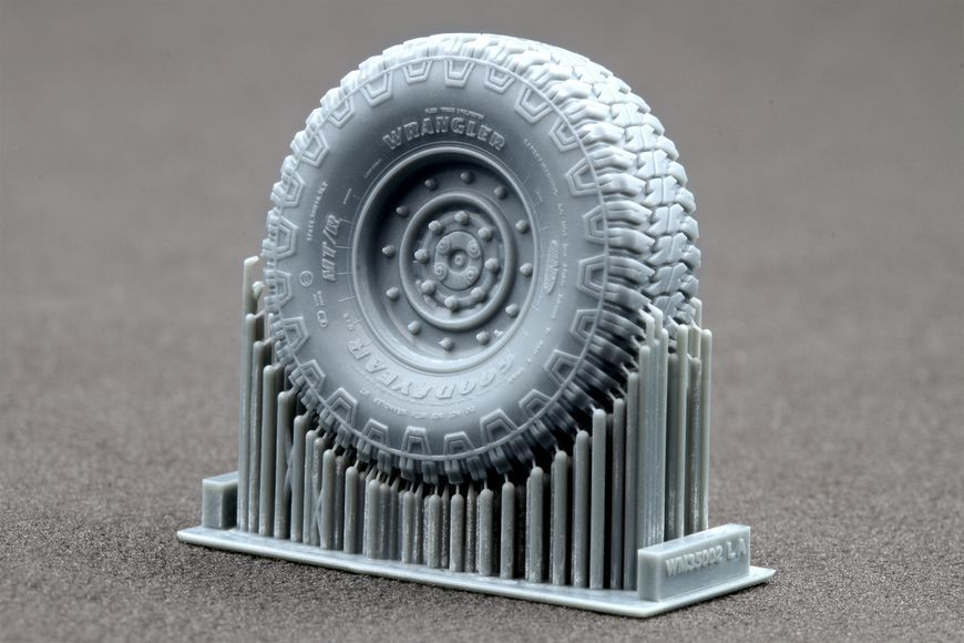 HMMWV MT/R 12-bolt Ordinary Wheel Set for ICM, Academy, 1:35