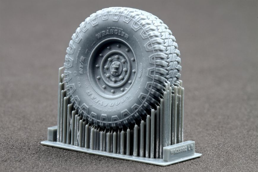 HMMWV MT/R 12-bolt Ordinary Wheel Set for ICM, Academy, 1:35