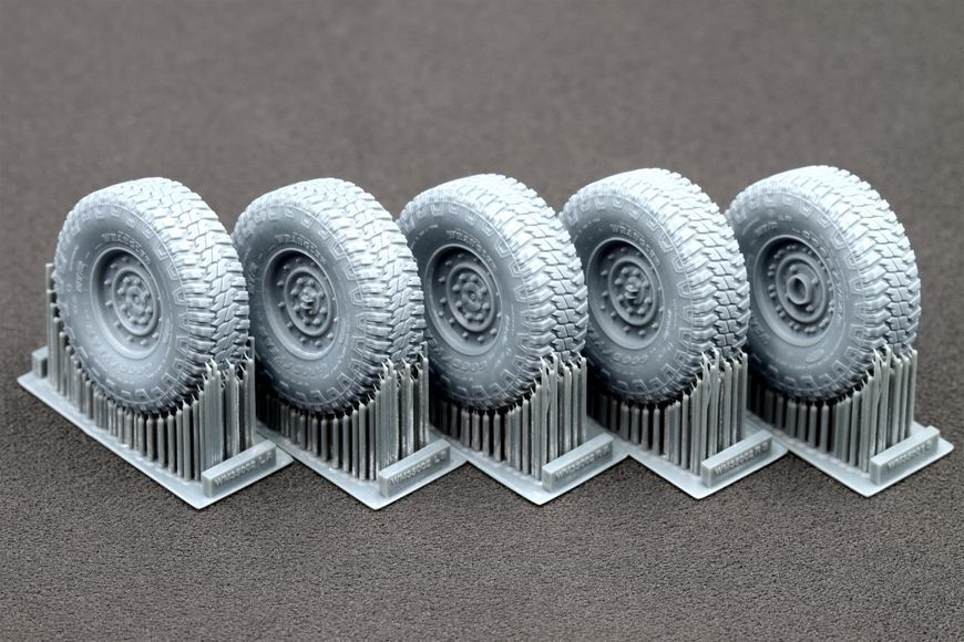 HMMWV MT/R 12-bolt Ordinary Wheel Set for ICM, Academy, 1:35
