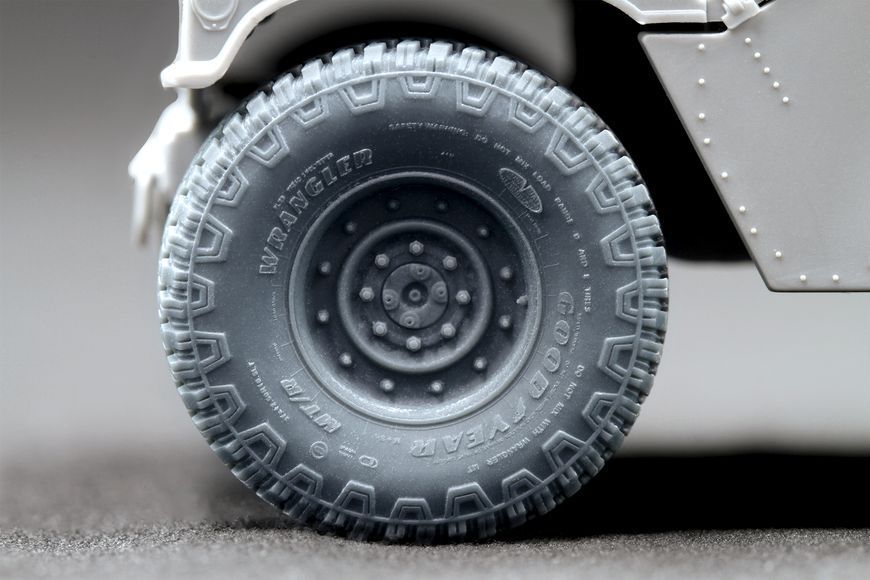 HMMWV MT/R 12-bolt Ordinary Wheel Set for ICM, Academy, 1:35