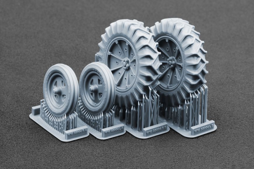 Fordson N Farm Tractor Ordinary Wheel Set (Super Rib & R-1), 1:35